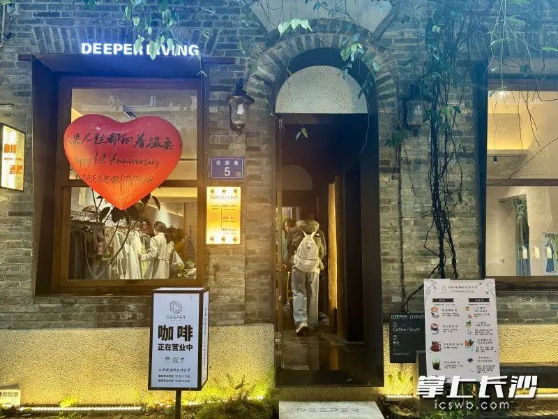 DƬ